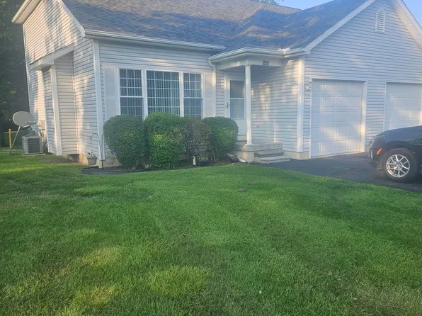 2048 Wright Ln, Marysville, MI 48040