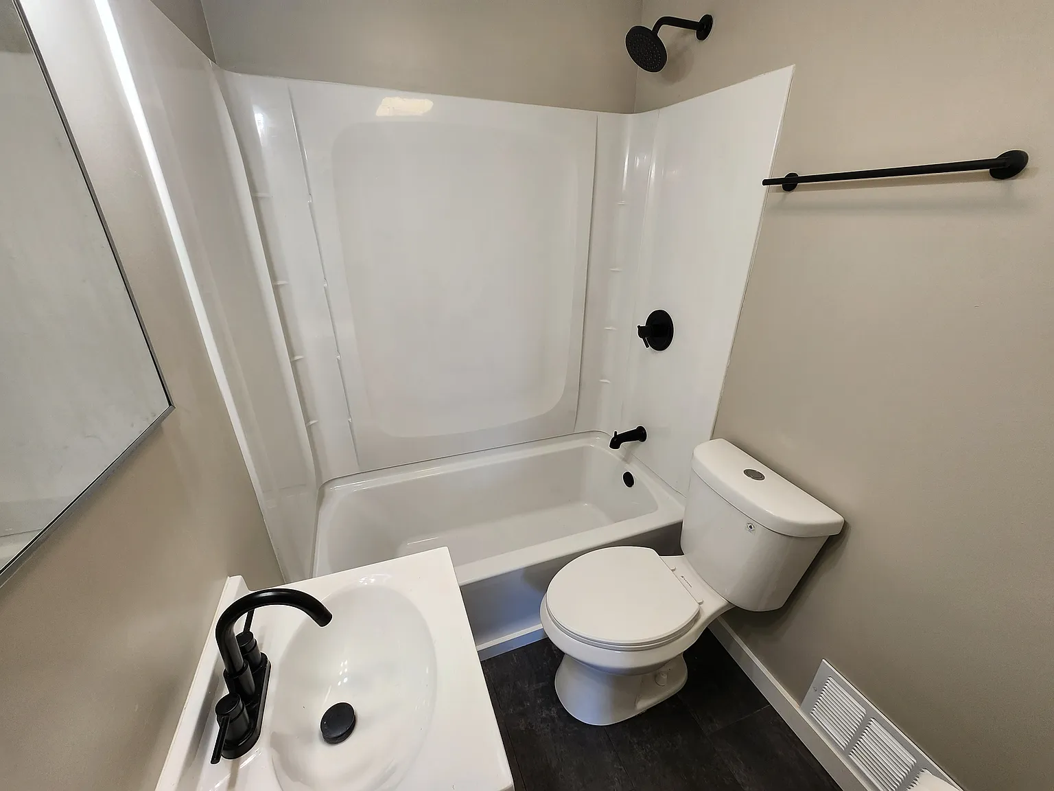 2 bed, 1067 sqft, $1,787 — Photo 4