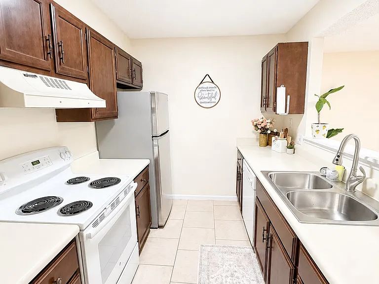 1738 Utah Ave — Photo 3