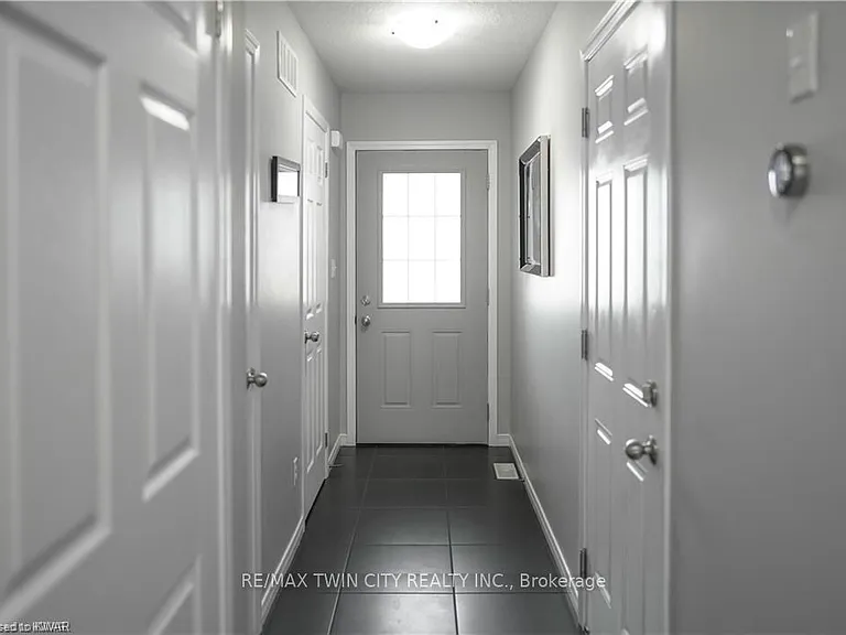 76 Meadowridge St — Photo 7