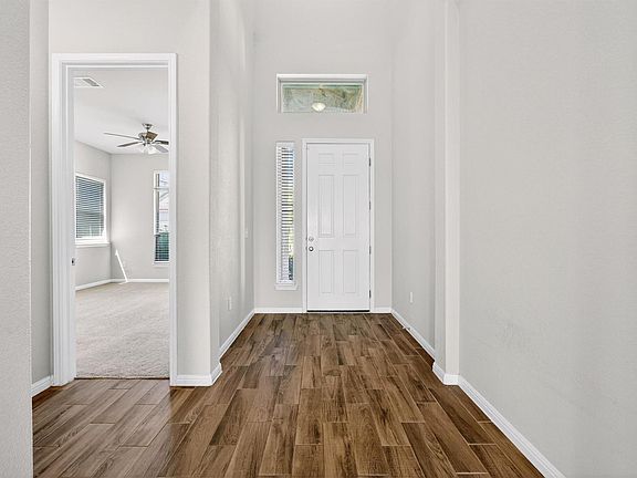 4th image of 810 Clearwell St