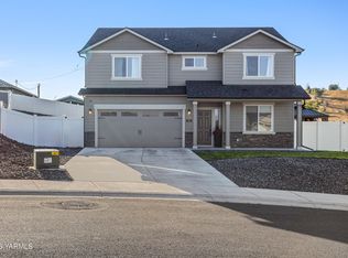 12 South St, Selah, WA 98942