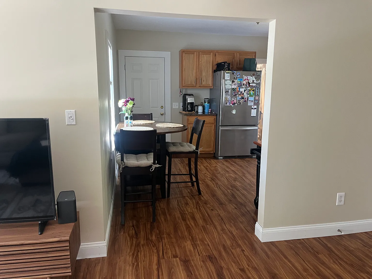 3 bed, 1100 sqft, $2,700 — Photo 4
