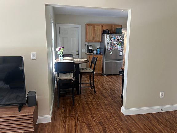 4th image of 2 Linden St Floor 2