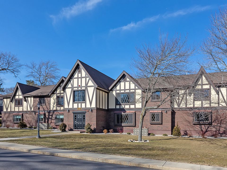 1st image of 5 Royal Lake Dr APT 7