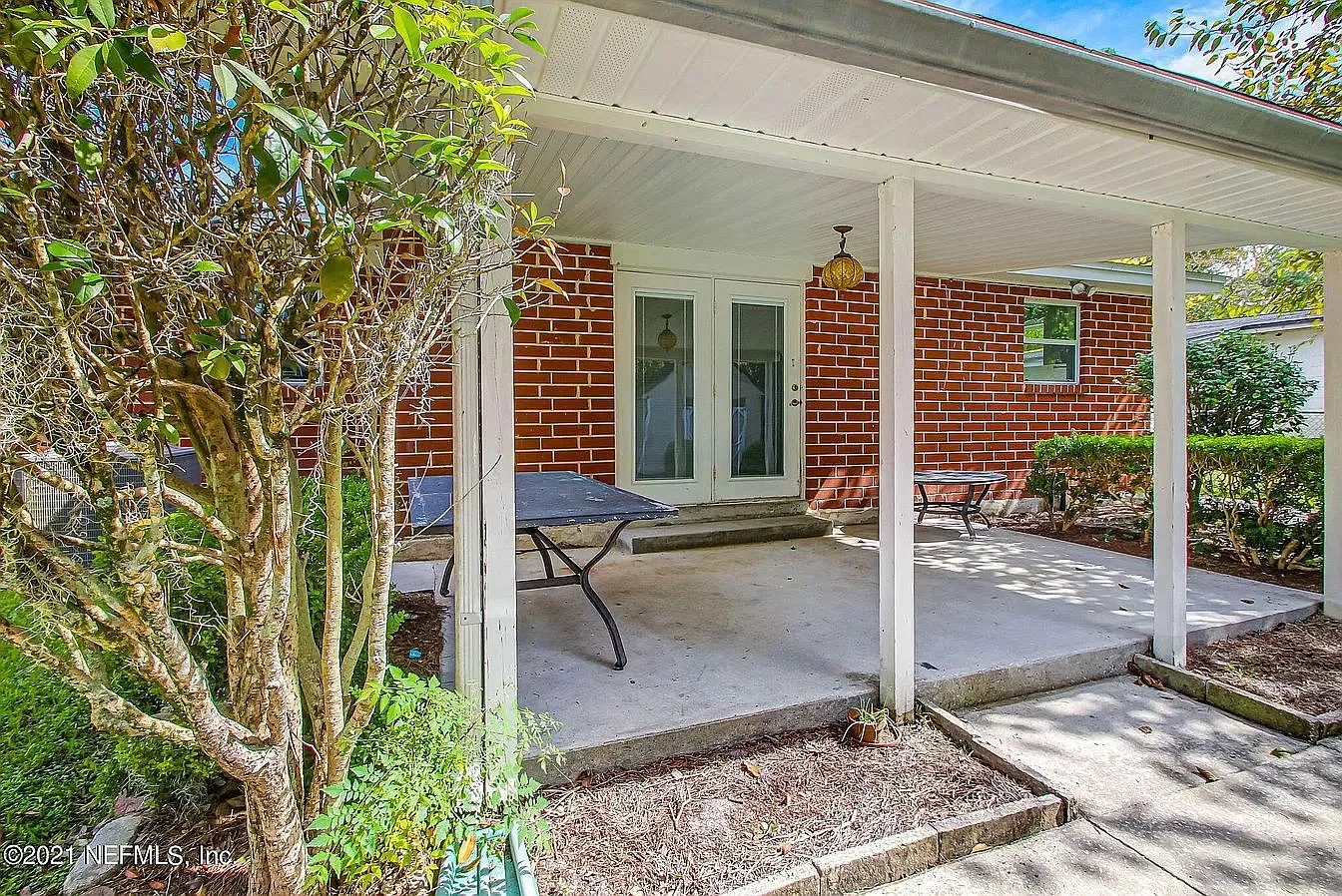 3 bed, 1.0 bath, 1284 sqft, $1,600 — Photo 4