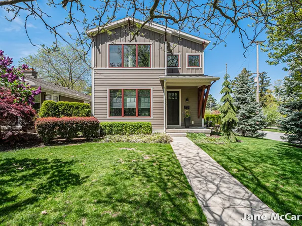 855 Bellclaire Ave SE, East Grand Rapids, MI 49506