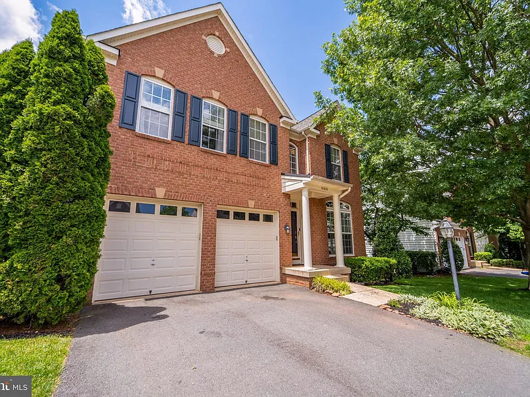 18081 Camdenhurst Dr — Photo 3
