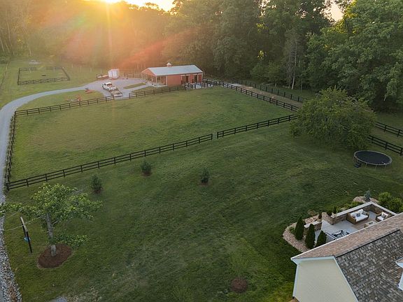 5th image of 157 Giles Ln