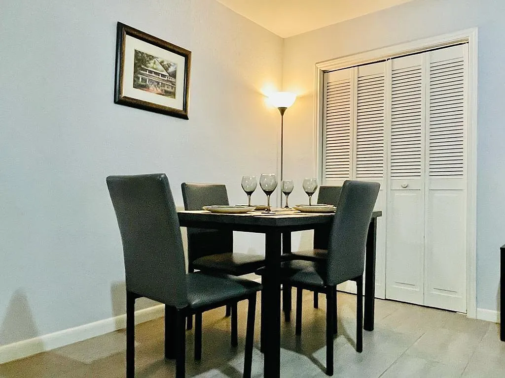 Studio, 1.0 bath, 3140 sqft, $1,250 — Photo 2