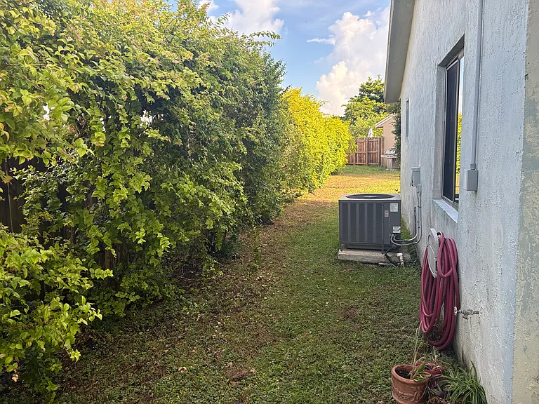 SW 100th Ct — Photo 12