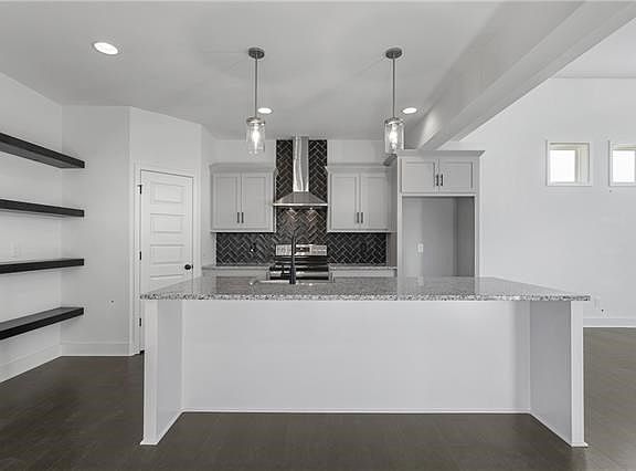 5th image of 3321 Virginia Ave