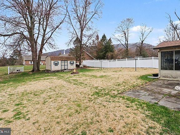 3rd image of 619 Charles Rd