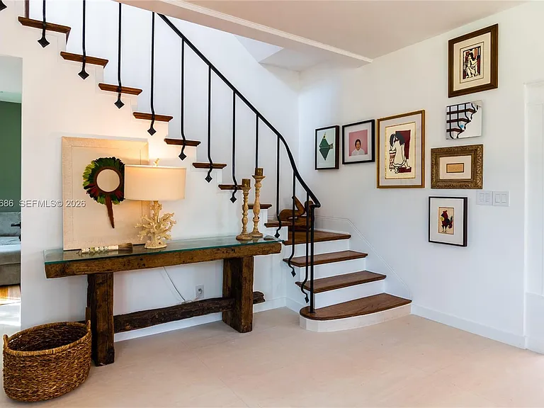 255 Palm Ave — Photo 9