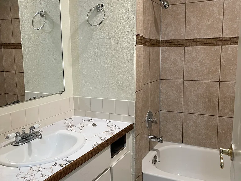 3318-3320 SE 148th Ave #3318 — Photo 7