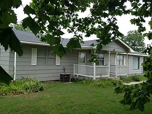 1st image of 708 N Santa Fe Ave