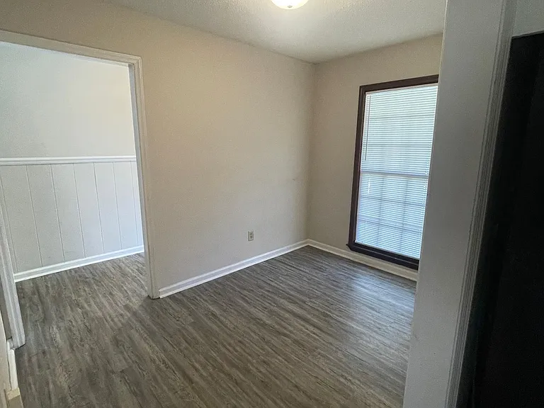 817 Robin Hood Trl — Photo 7