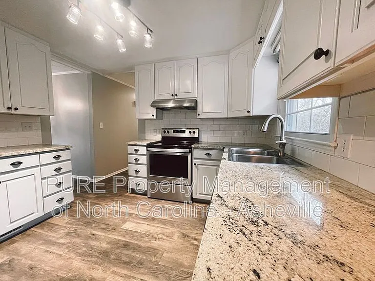 68 Wake Robin Way — Photo 2