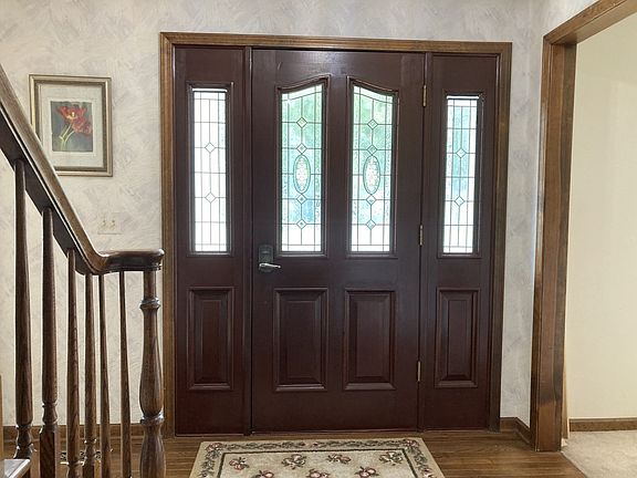 4th image of 502 Surrey Woods Dr