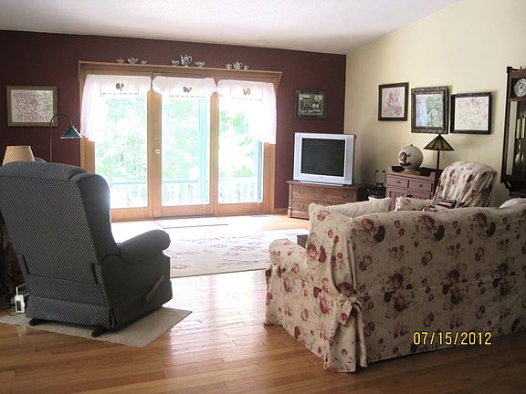 Family room -lake view