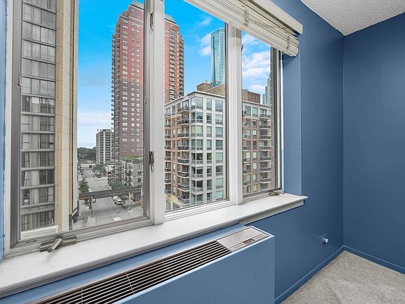 4th image of 801 S Plymouth Ct APT 807