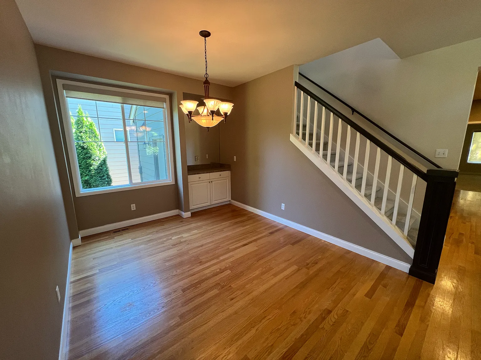 5 bed, 3140 sqft, $4,850 — Photo 4