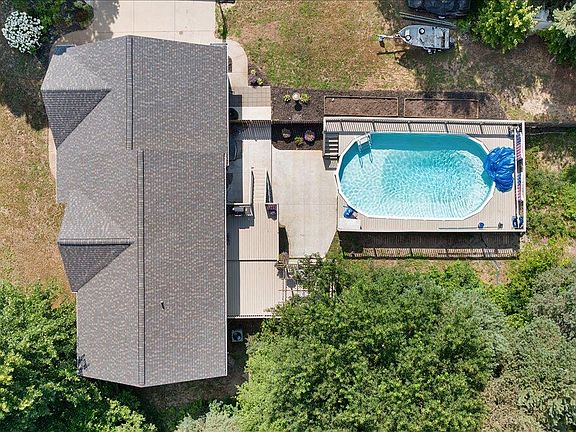 3rd image of 6473 Pine Point Ct