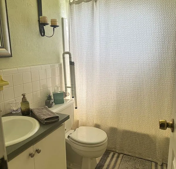 360 Slayton Ave — Photo 4