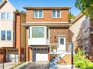 1463 Credit Woodlands Ct, Mississauga, ON L5C 3V7
