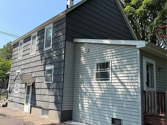 5th image of 56 Evergreen St