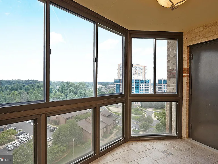8360 Greensboro Dr #922 — Photo 5