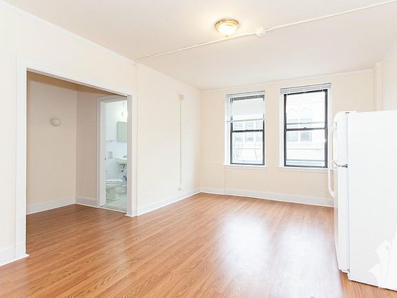 2nd image of 2780 N Milwaukee Ave #337