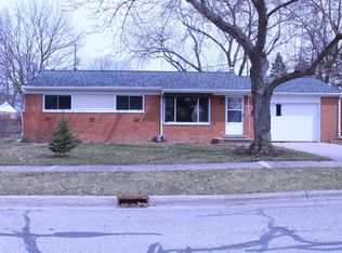 856 Lambkins Rd, Saline, MI 48176