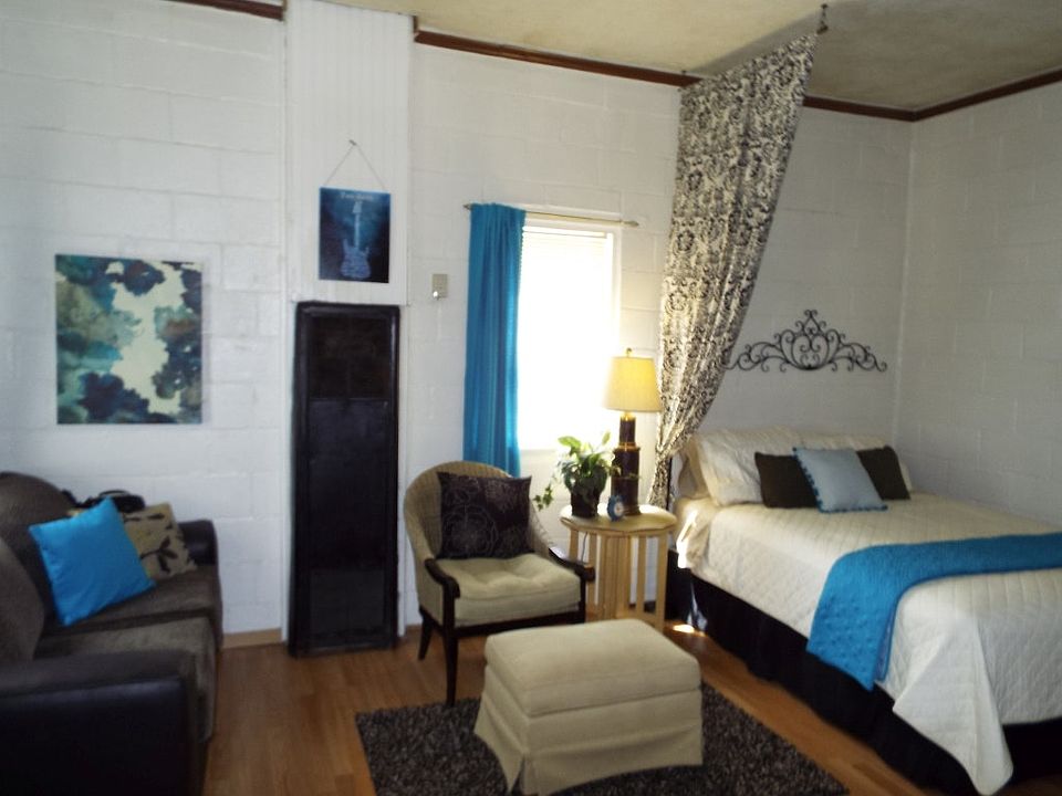 1st image of 616 W La Plata St APT B