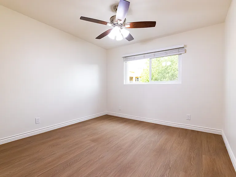 15516 Nordhoff St #204 — Photo 12