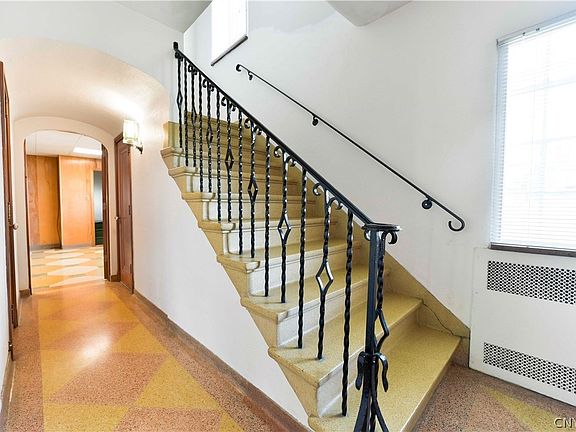 2nd image of 1666 James St