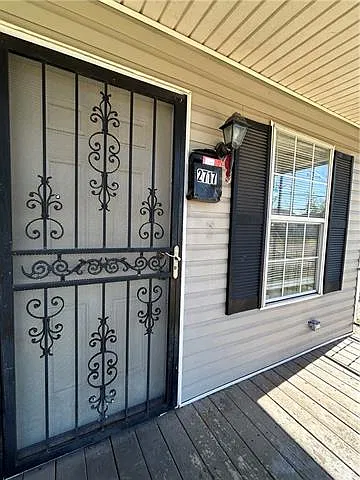 3 bed, 1.0 bath, 852 sqft, $1,950 — Photo 3