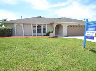 3210 SE Santa Barbara Pl, Cape Coral, FL 33904