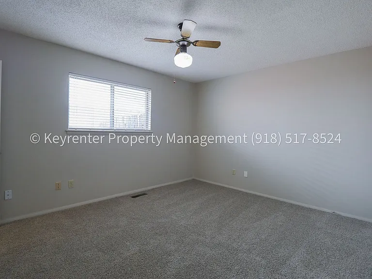 6135 - 6137 S Troost Ave Duplex — Photo 10