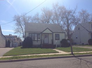 17 Long Hill Dr, Clifton, NJ 07013