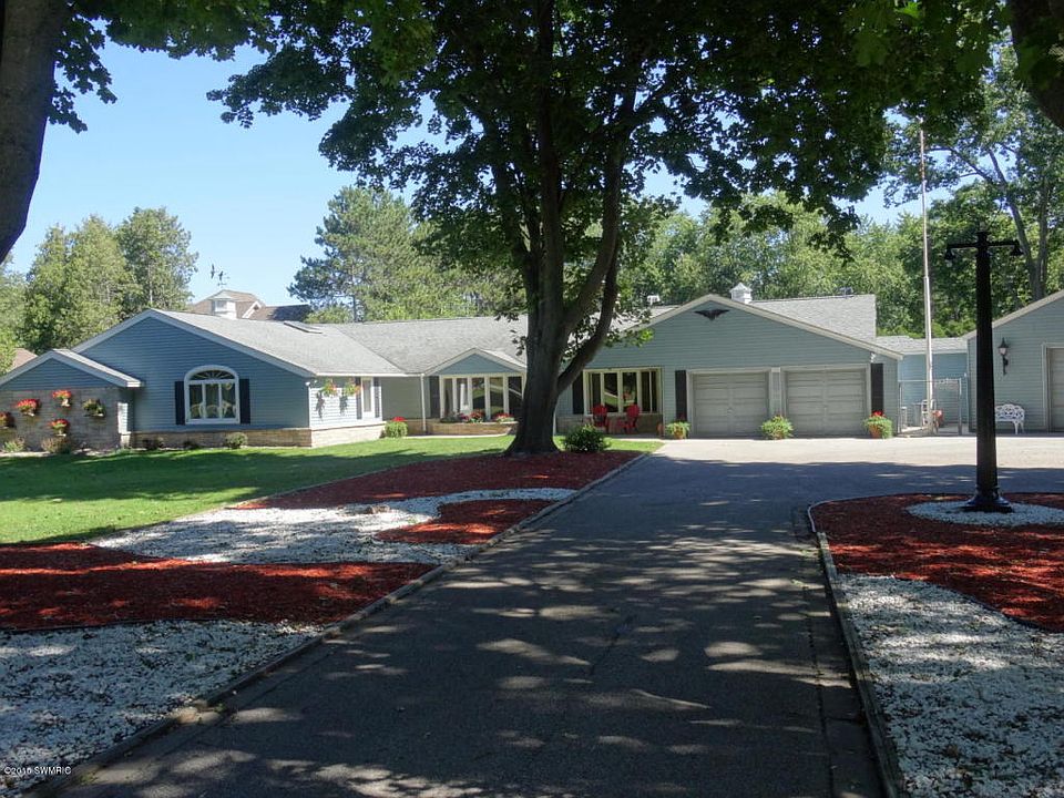 1st image of 706 N Lakeshore Dr