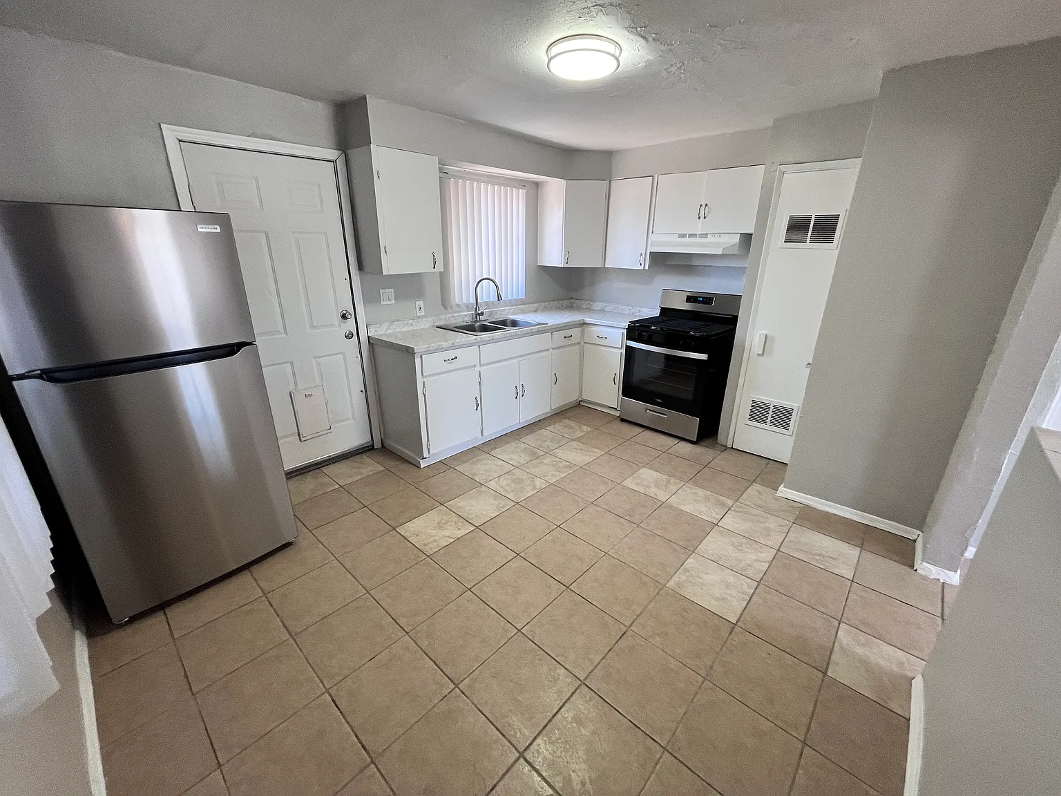 1 bed, 575 sqft, $895 — Photo 1