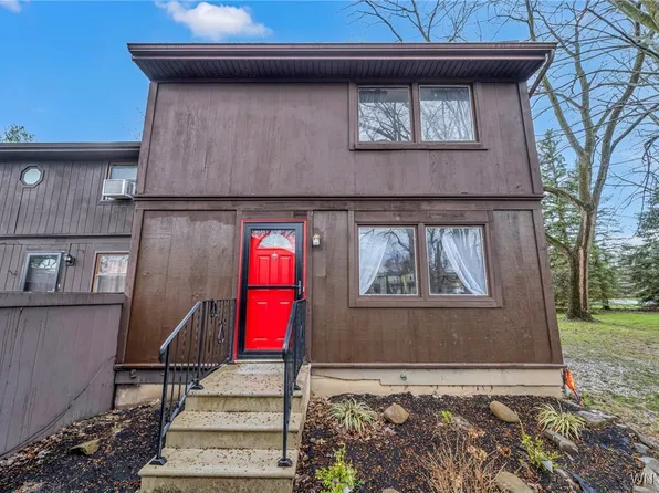 8 Robin Rd, Amherst, NY 14228