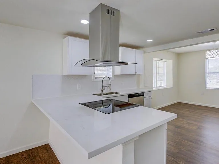 804 Carnegie St — Photo 8