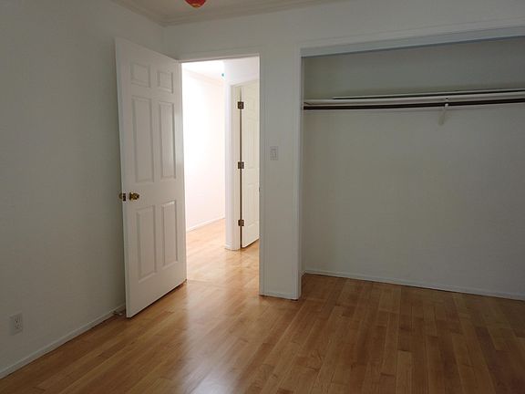 5th image of 367 Joost Ave