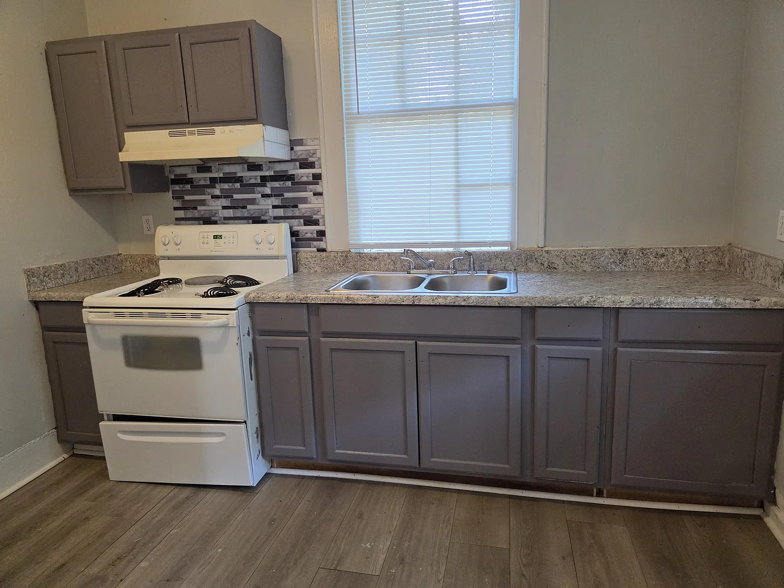 1520 Central Avenue - 1 — Photo 2