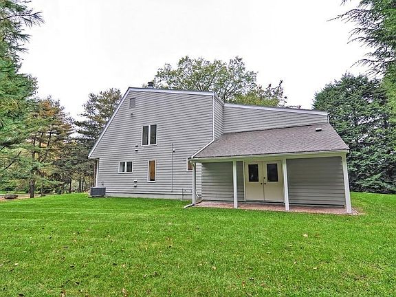 5th image of 42 Fairway Ln