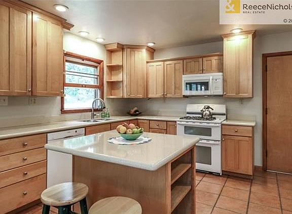 Plenty of cabinet storage and counterspace!