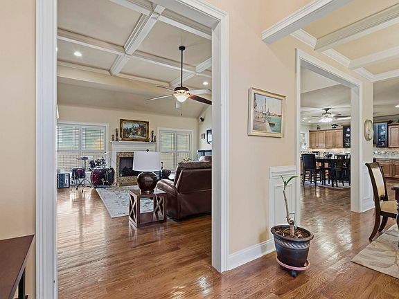 5th image of 133 River Oaks Rd