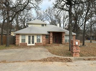 421 Meadowcrest Dr, Azle, TX 76020